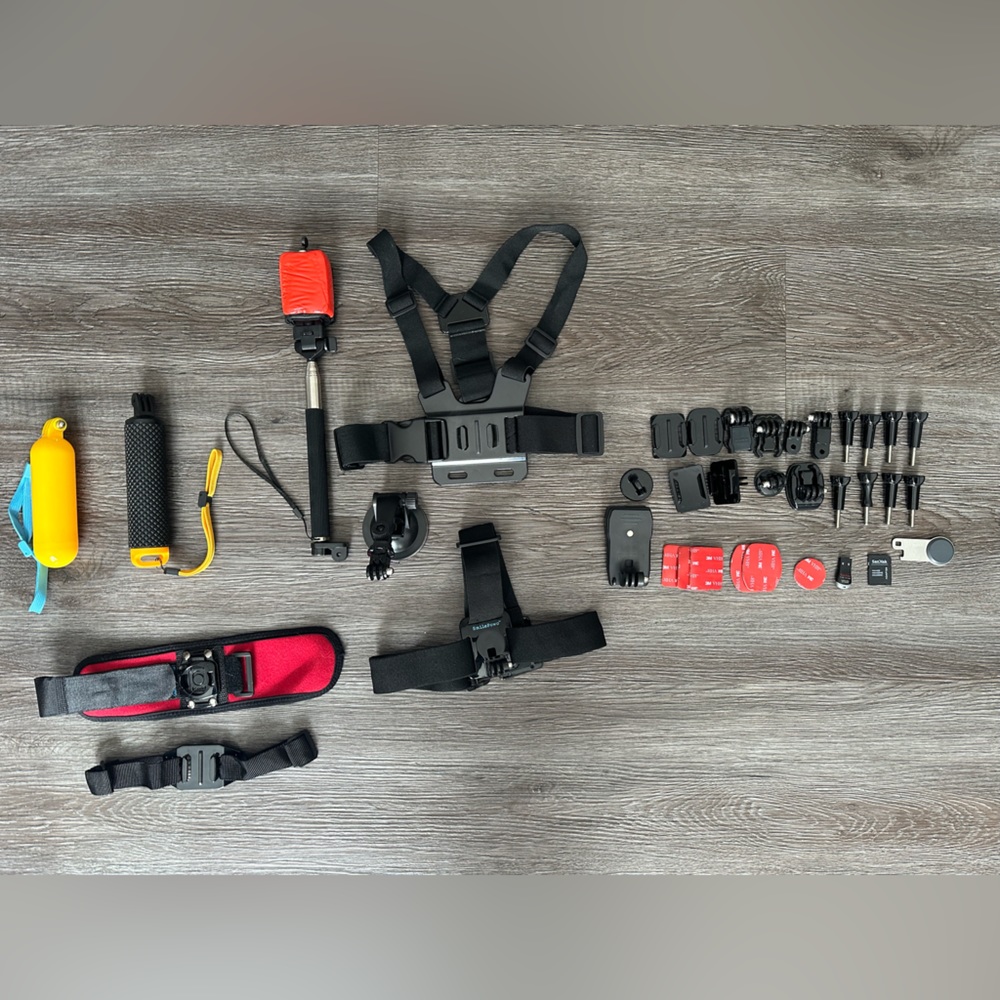 GoPro accessory set with case